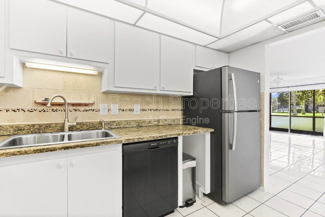 345 W Laurel Dr #2M - Photo 3 of 30