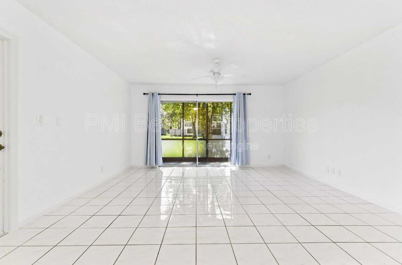 345 W Laurel Dr #2M - Photo 5 of 30