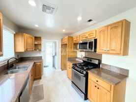10918 Dalwood Ave - Photo 1 of 1