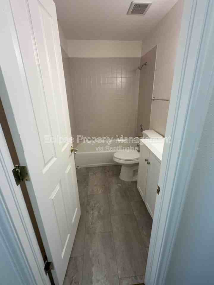 714 E Harbor Cir - Photo 4 of 48