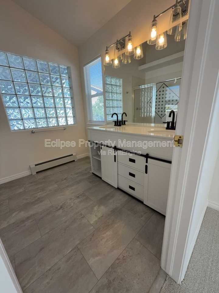 714 E Harbor Cir - Photo 6 of 48