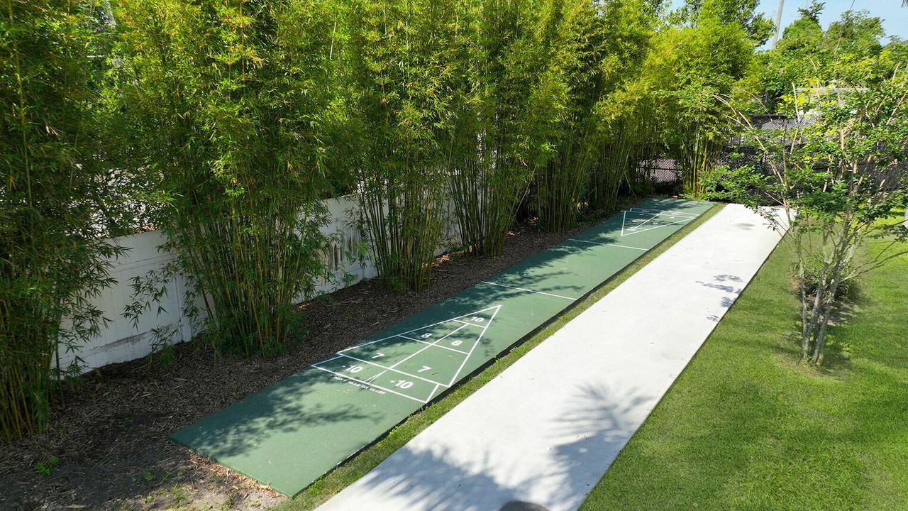 Woodlake Villas - Photo 4 of 40