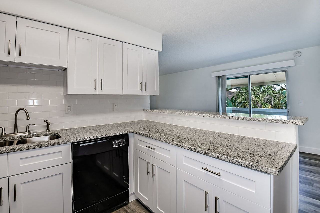 Woodlake Villas - Photo 5 of 40