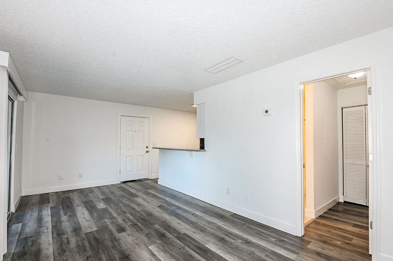 Woodlake Villas - Photo 7 of 40