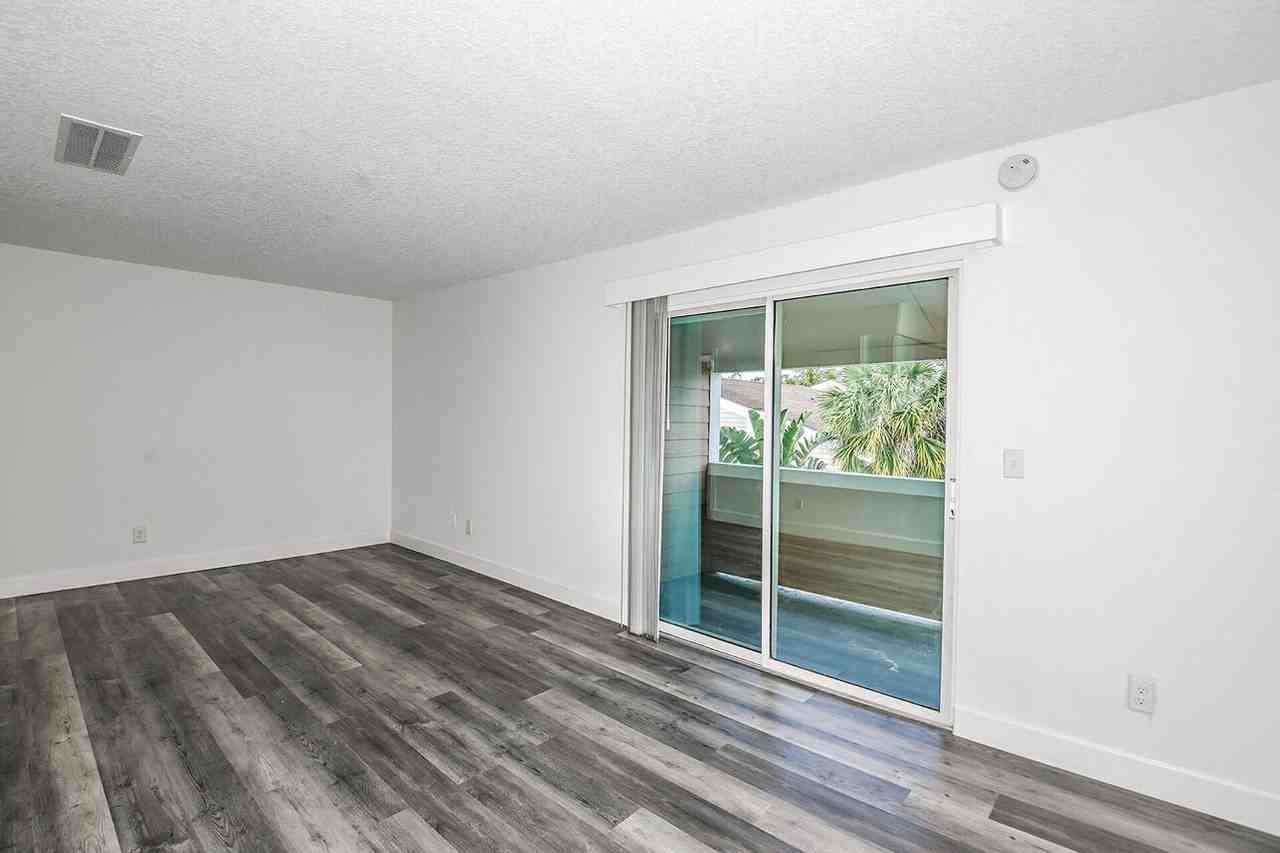 Woodlake Villas - Photo 6 of 40