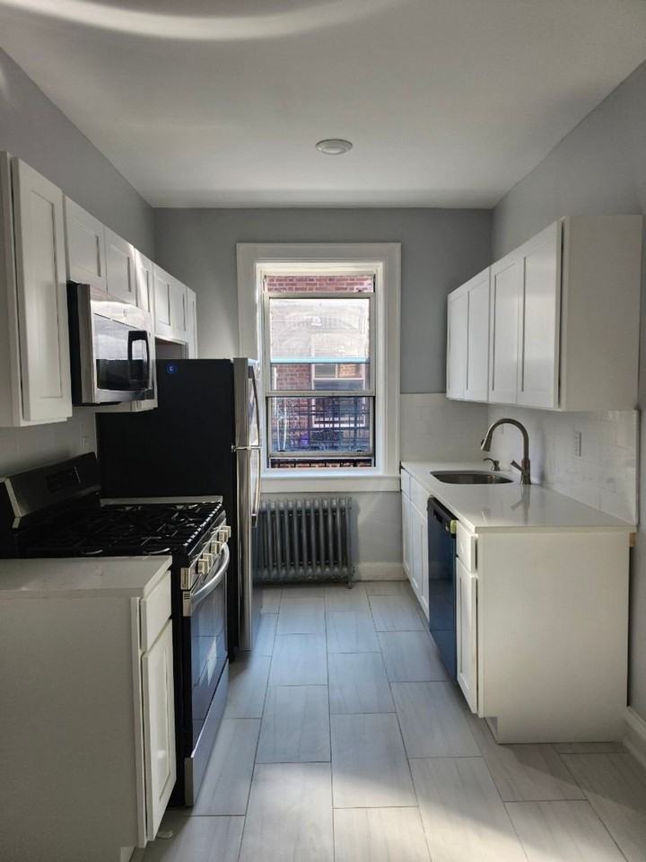 Hudson Crest - Cliffside Park - Photo 2 of 17