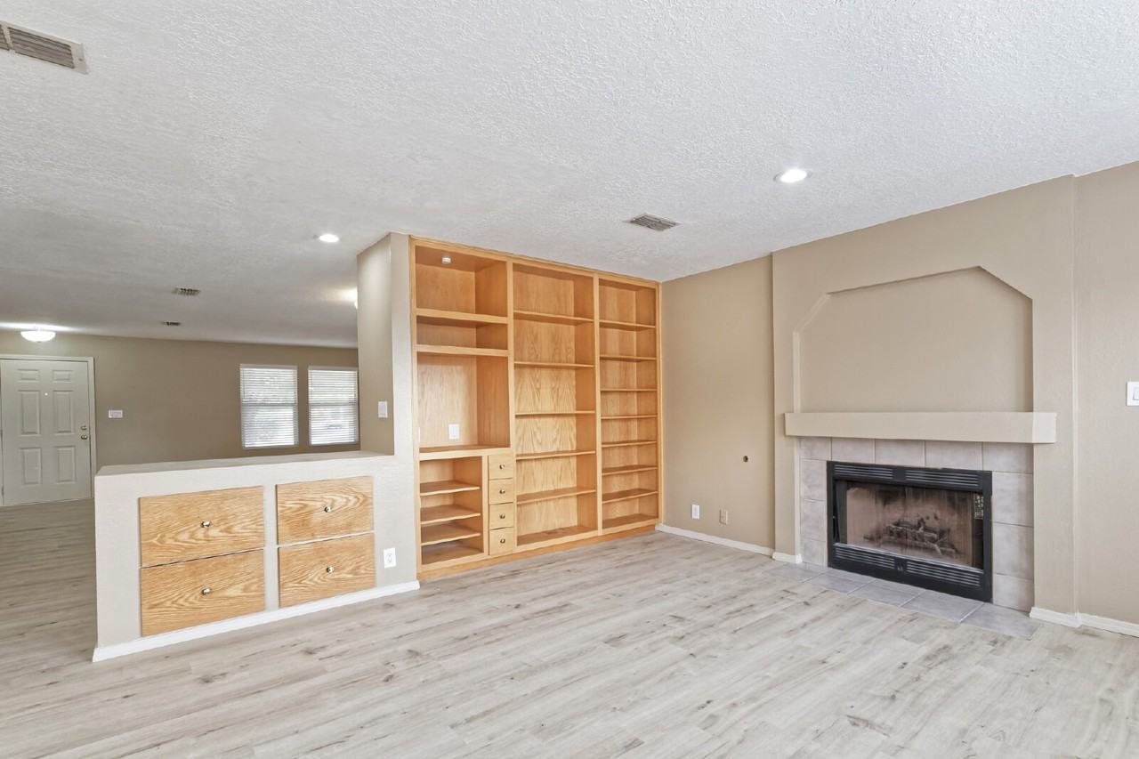 6900 Poppy Place Northwest - Photo 4 of 22