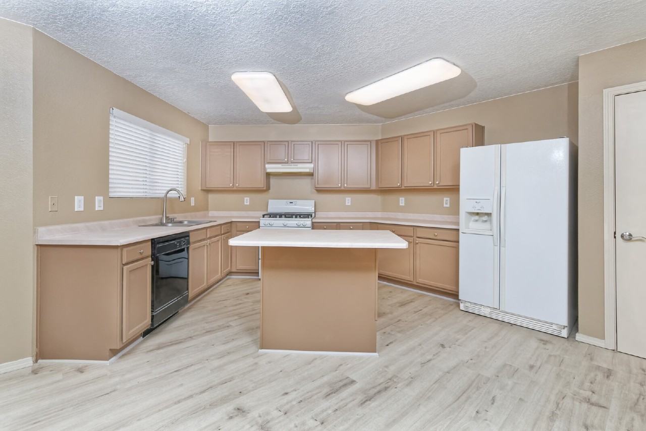 6900 Poppy Place Northwest - Photo 6 of 22