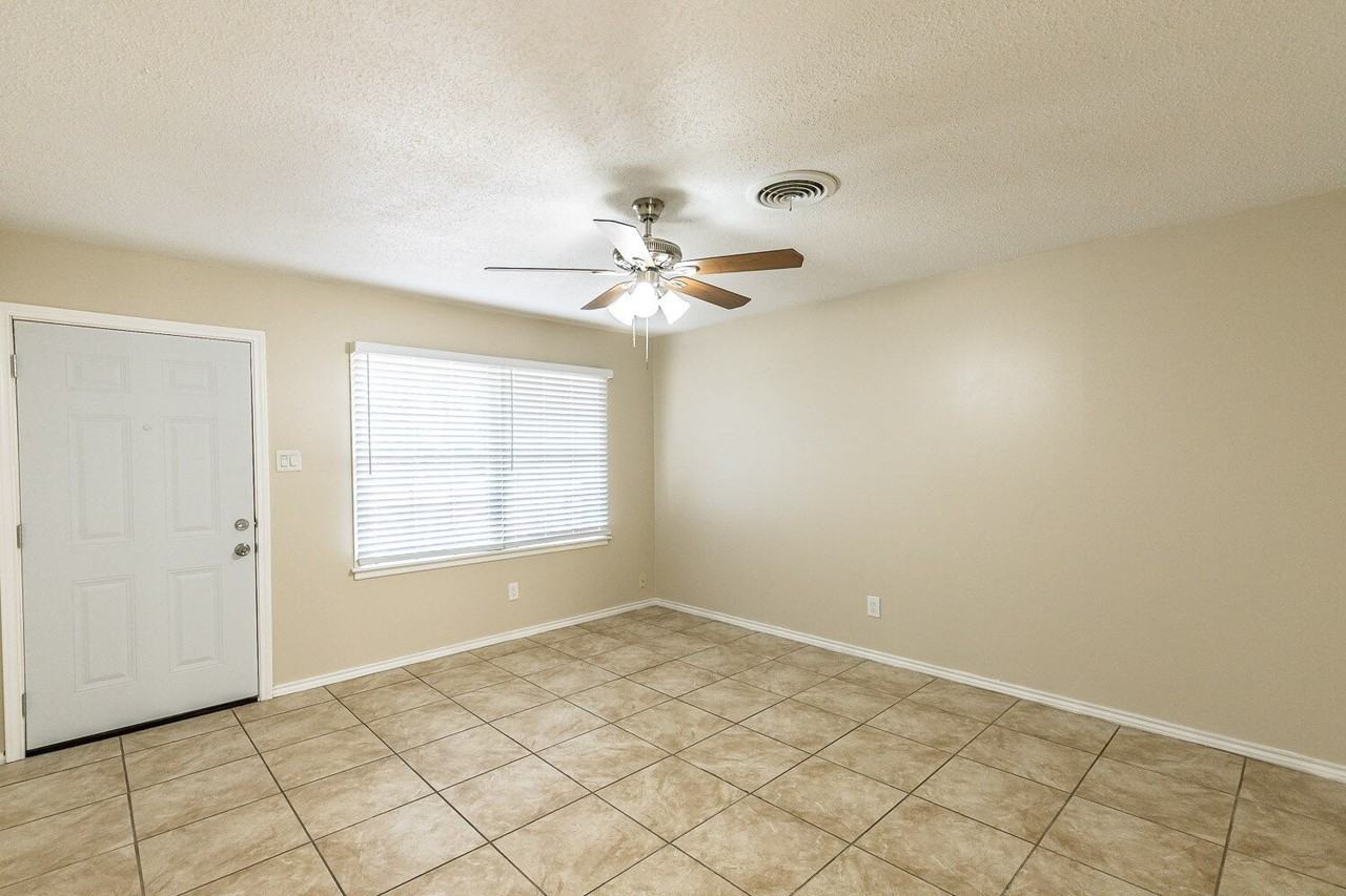 1916 71st St - Photo 2 of 10