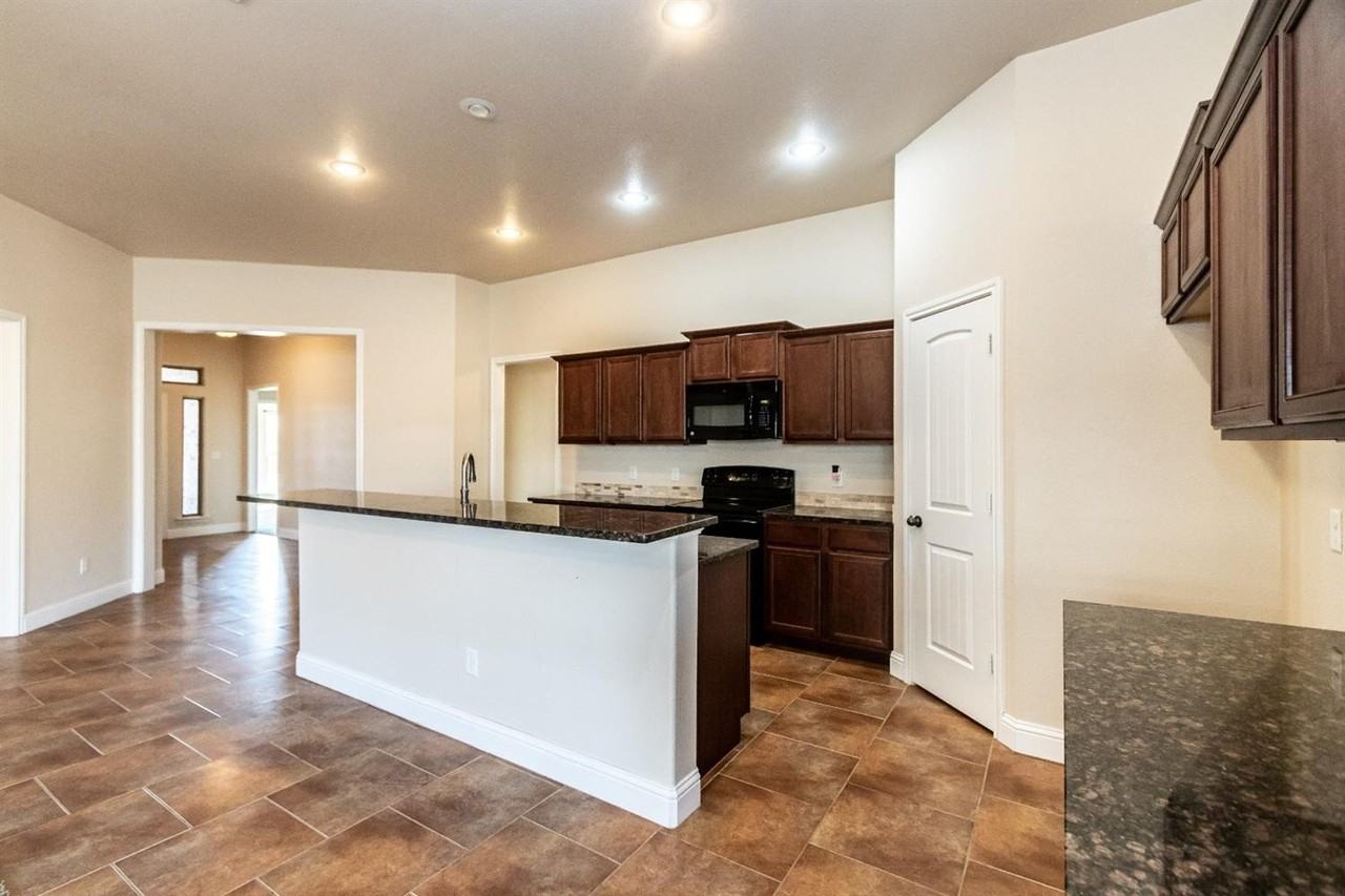 9706 Ridgely Ave - Photo 7 of 36