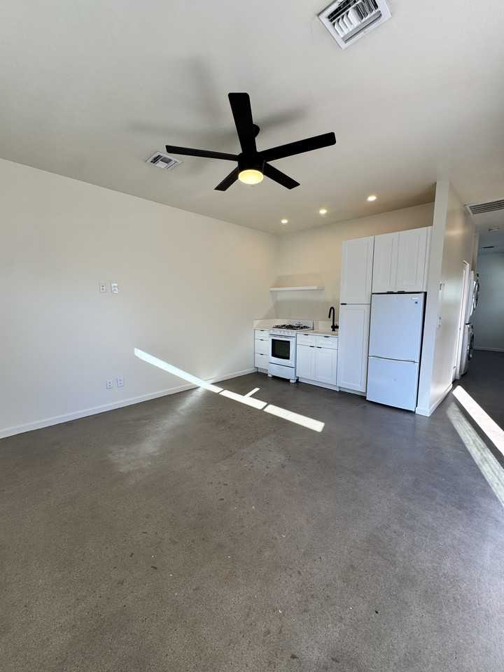 2132 W Virginia Ave #REAR - Photo 6 of 19