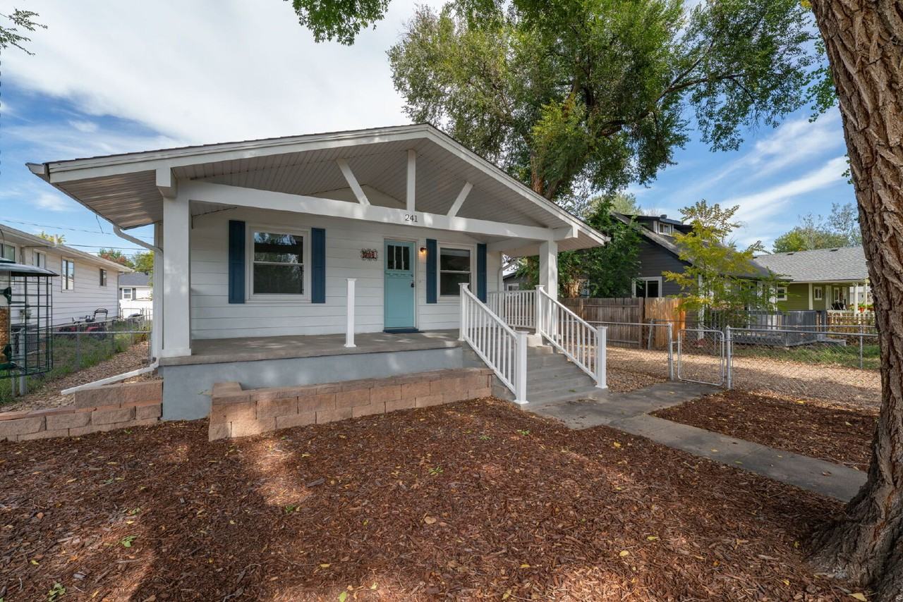 241 7th St - Photo 3 of 20