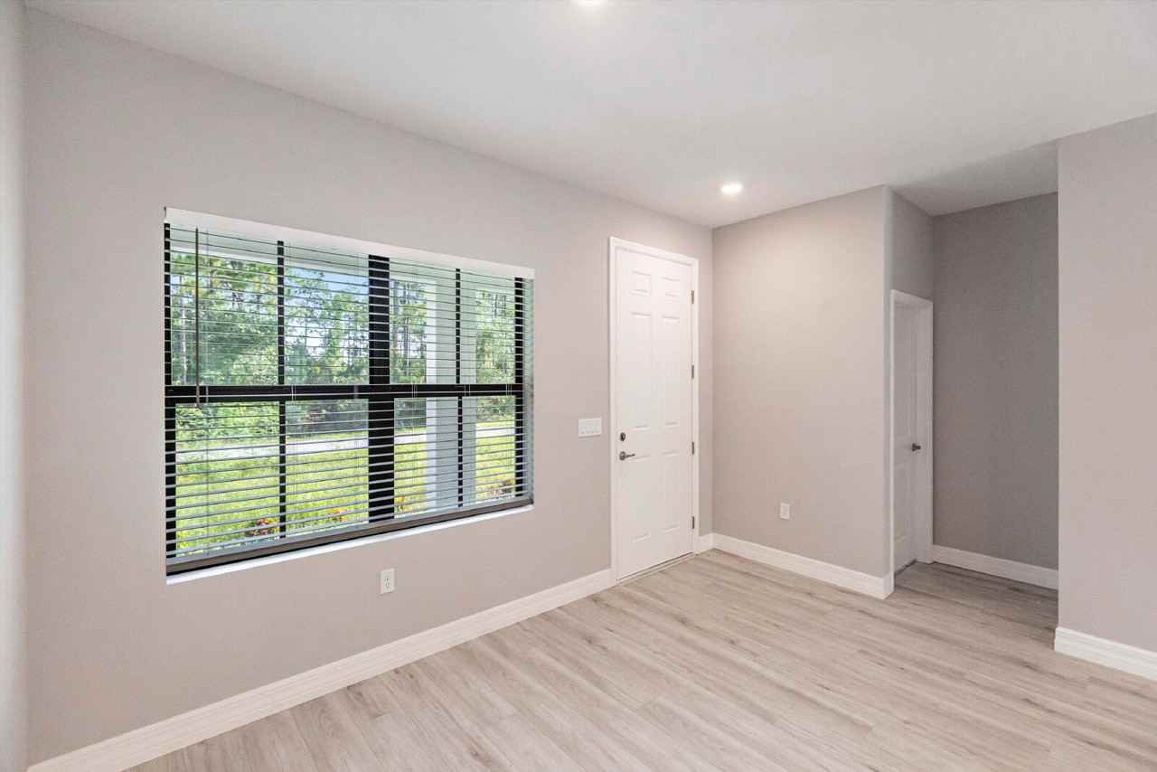 3307 55th St W - Photo 4 of 40