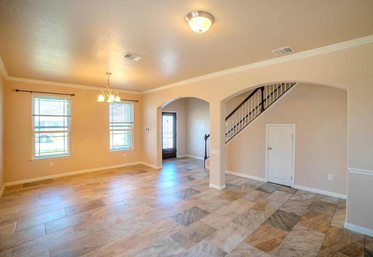 602 W Vega Ln - Photo 3 of 25