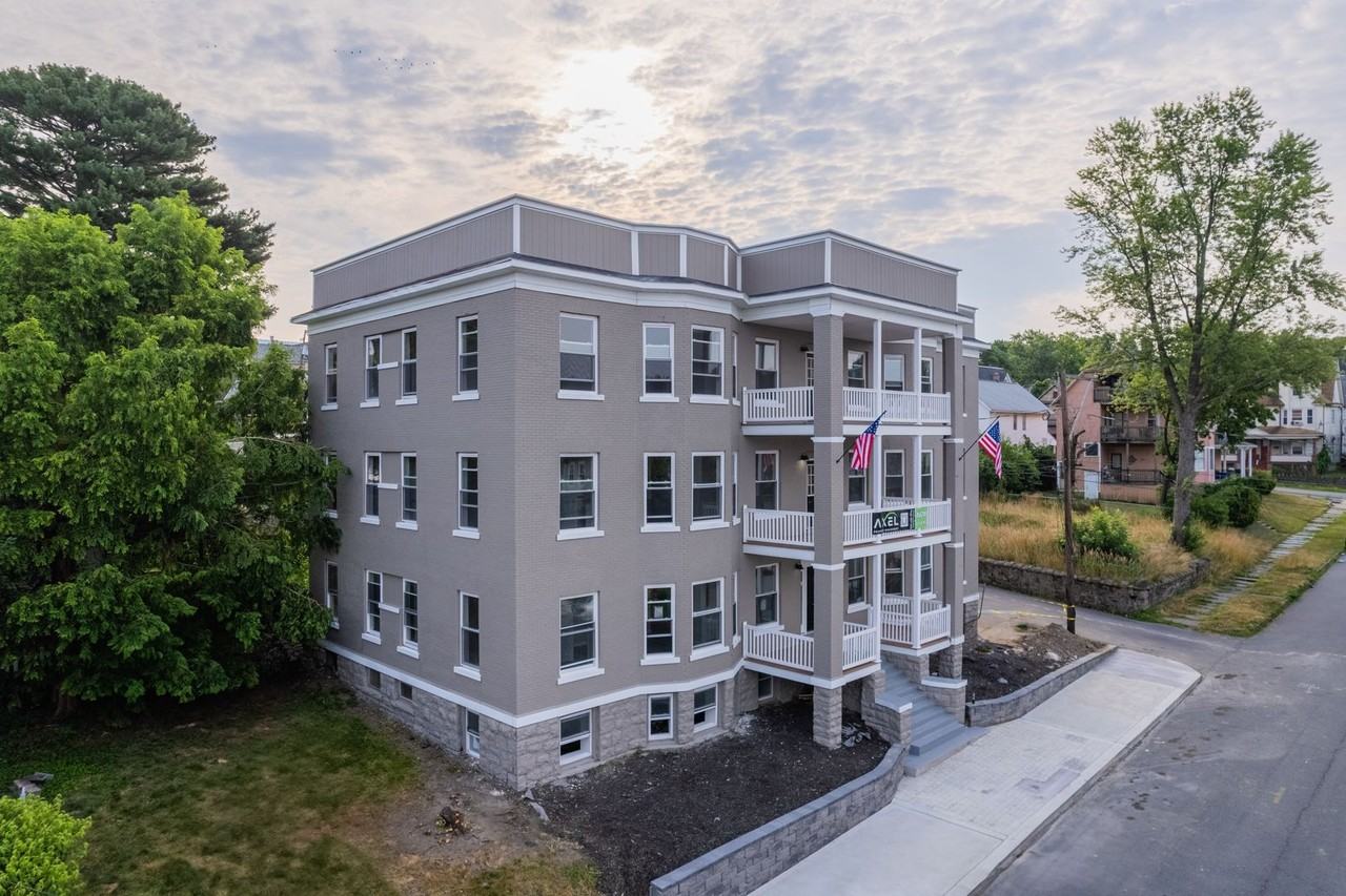 1513 Vine Street - Photo 2 of 20