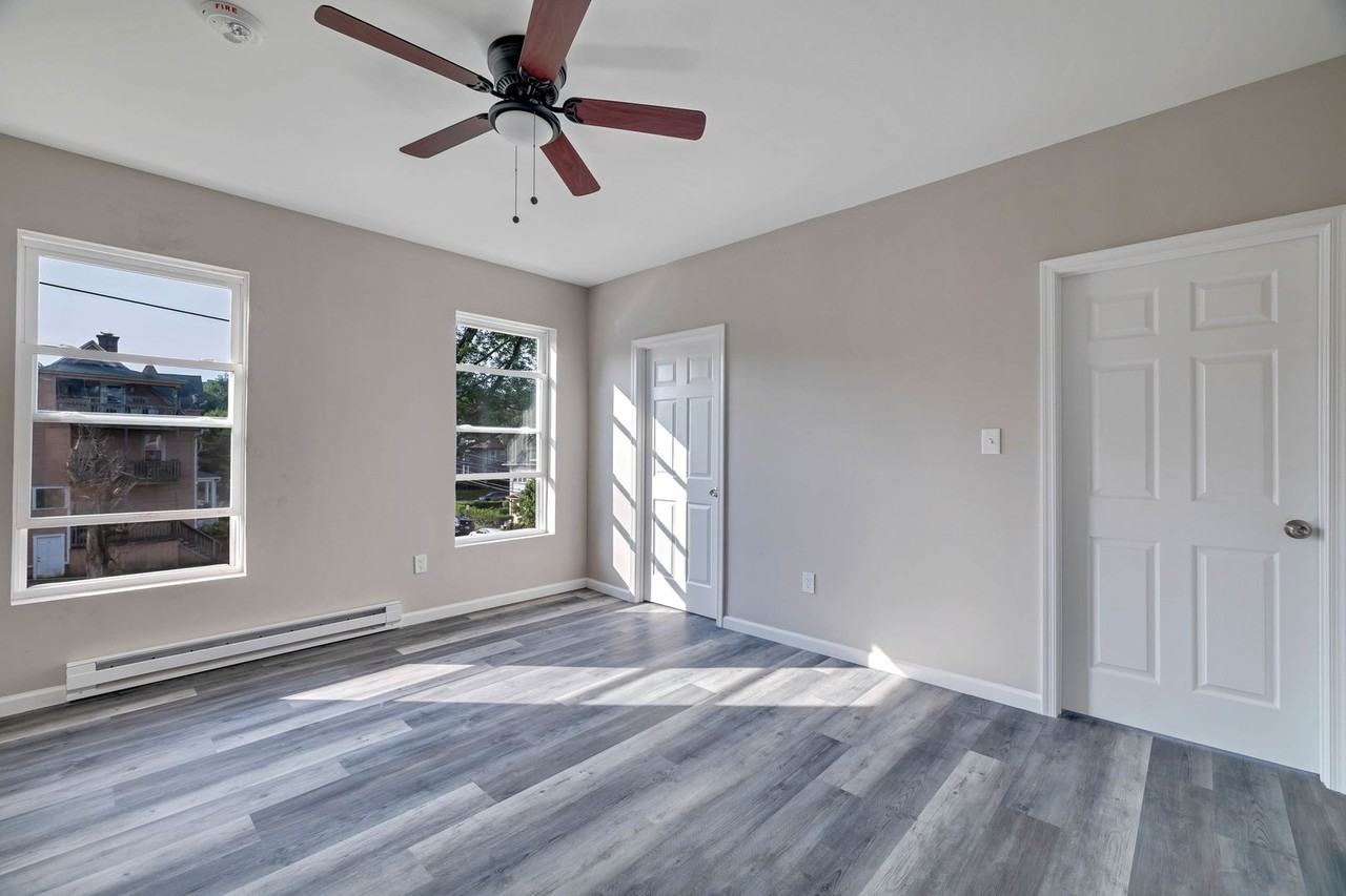 1513 Vine Street - Photo 3 of 20