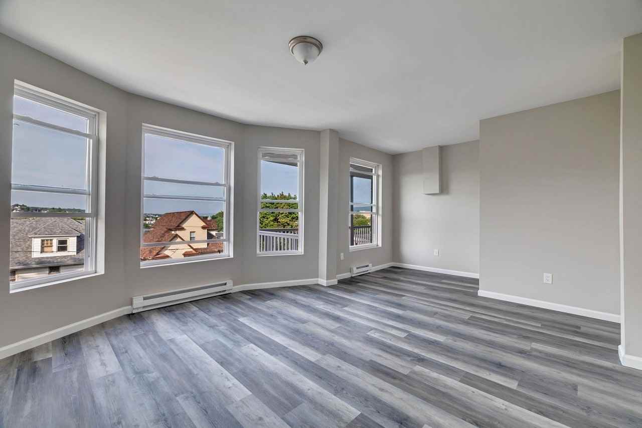 1513 Vine Street - Photo 4 of 20