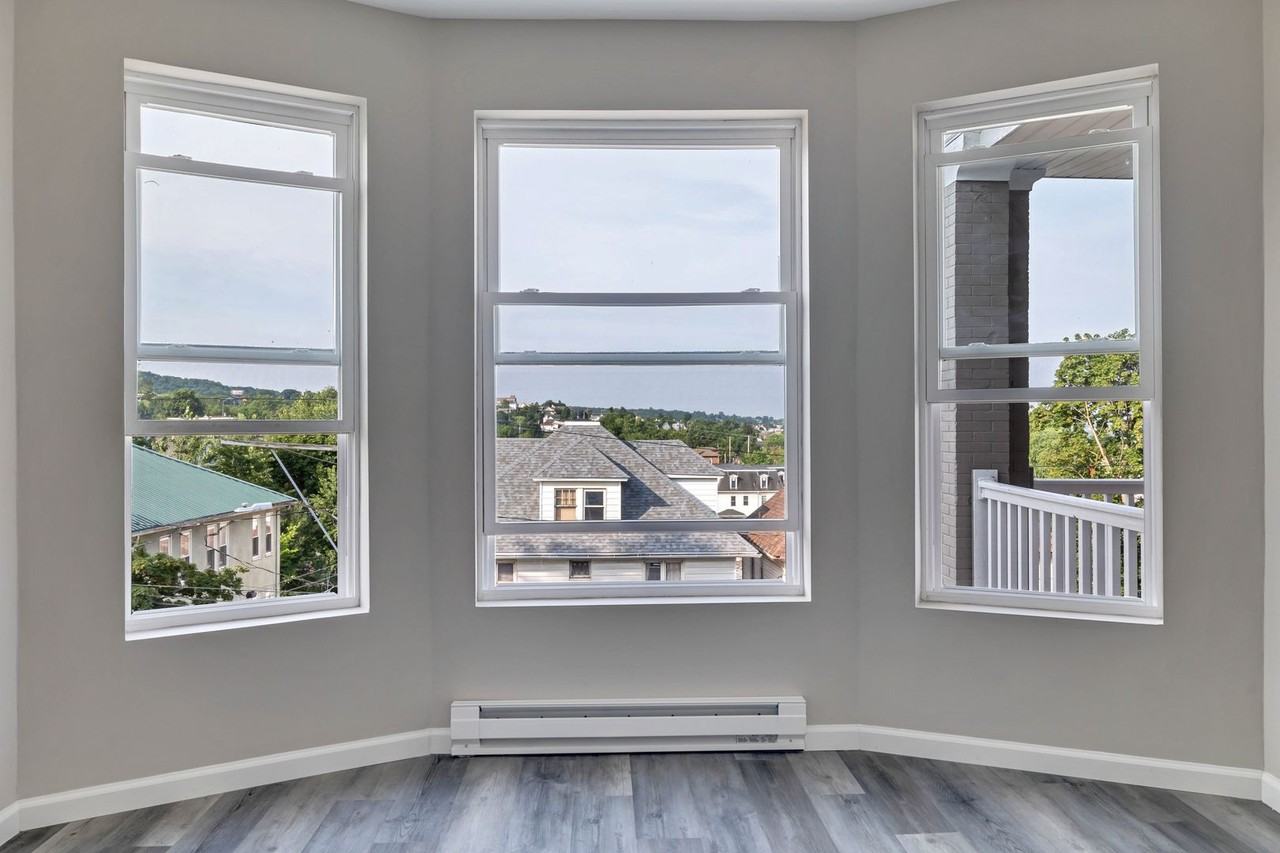 1513 Vine Street - Photo 5 of 20