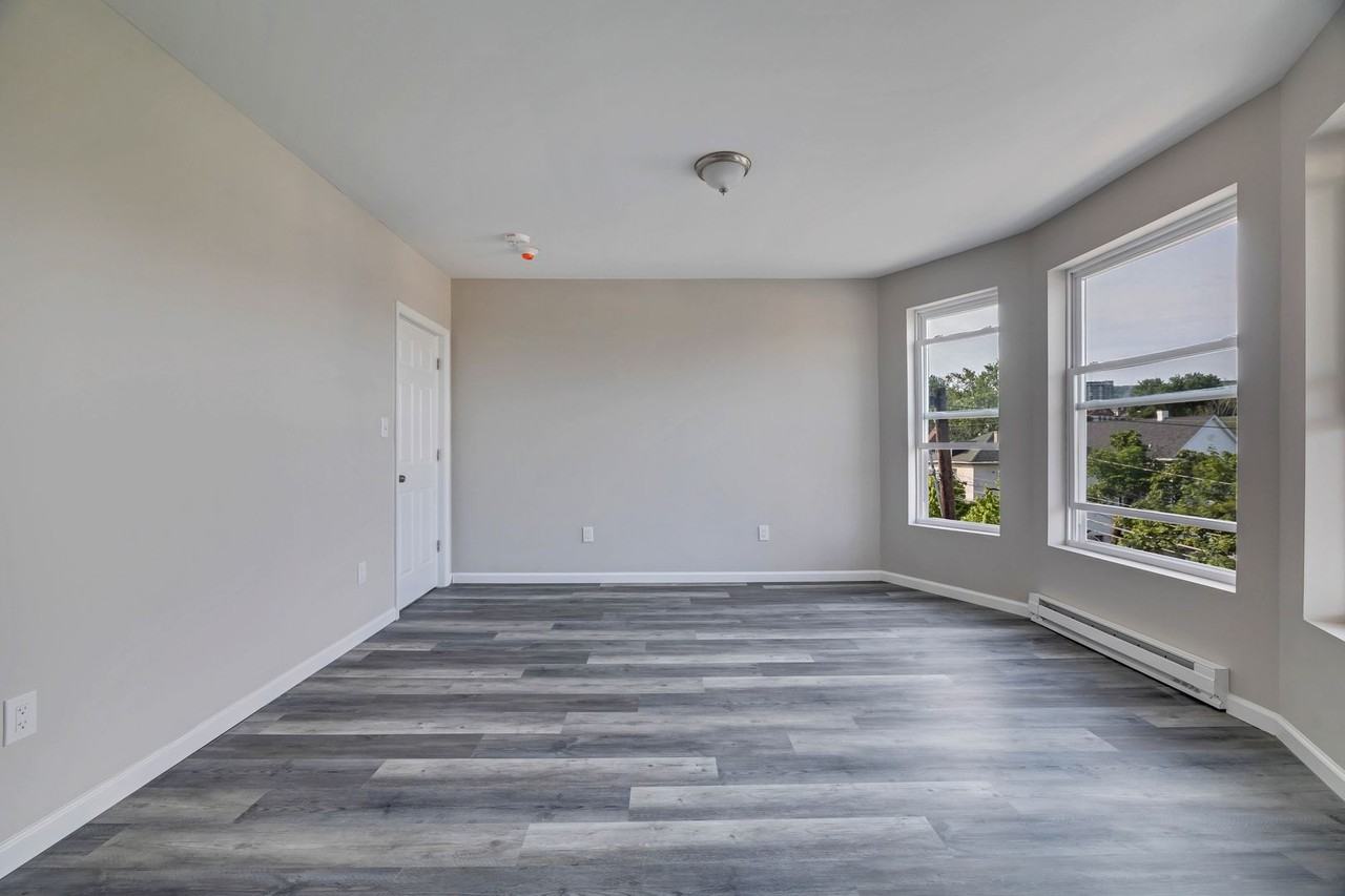 1513 Vine Street - Photo 6 of 20