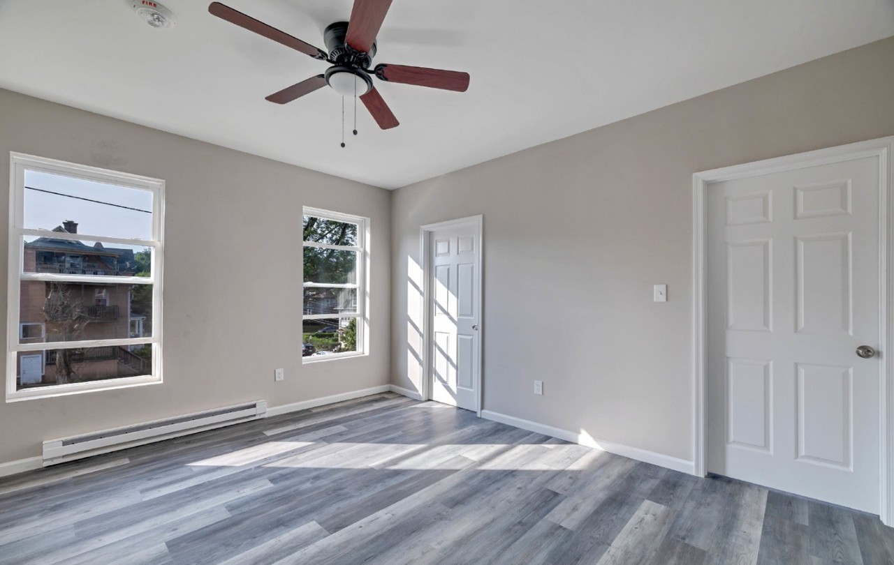 1513 Vine Street - Photo 3 of 19