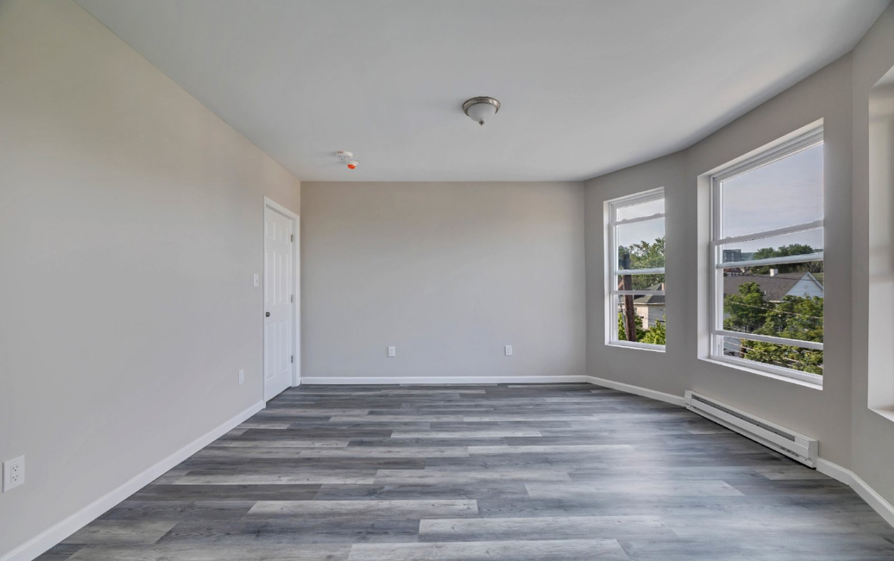 1513 Vine Street - Photo 6 of 19