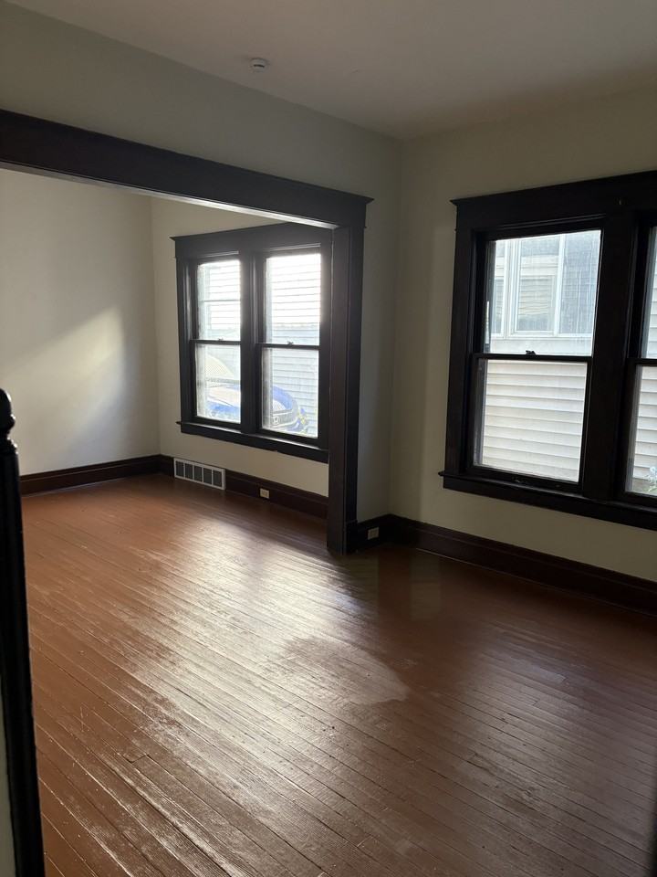 1943 Niagara St #2 - Photo 5 of 9