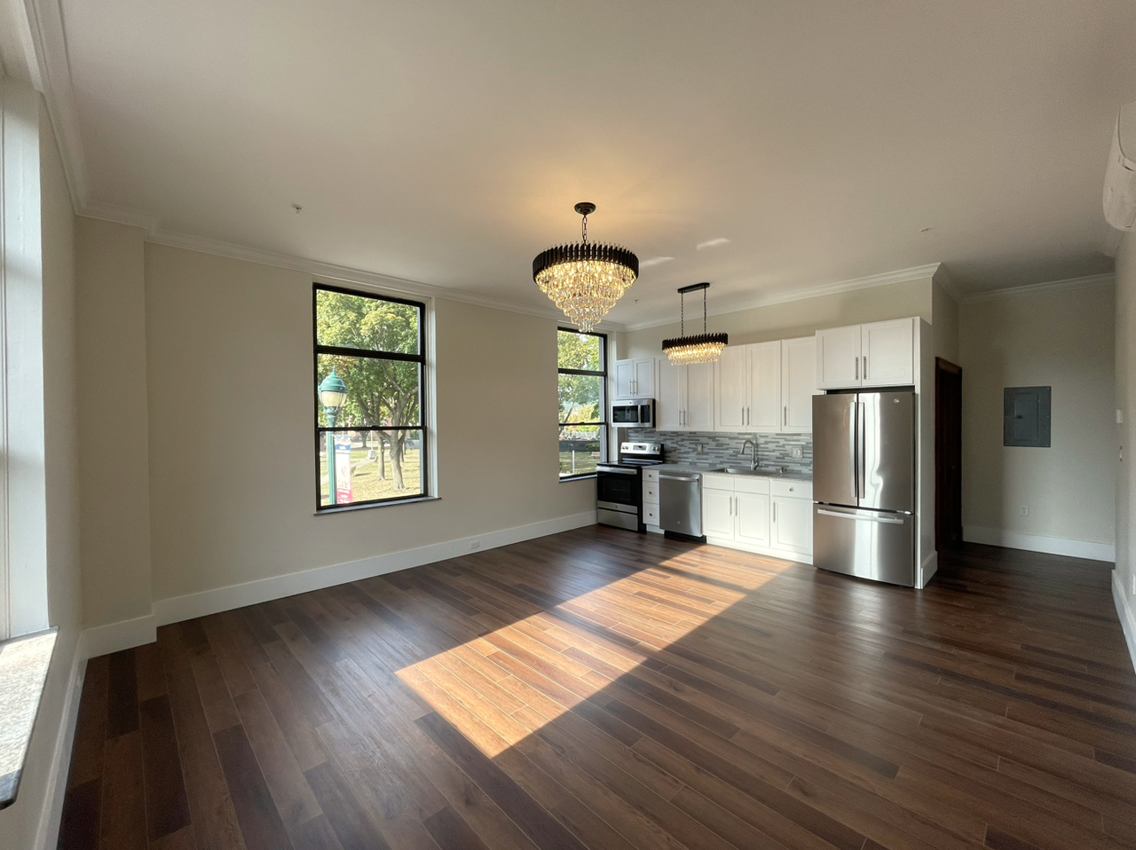 147 W Gray St #208 - Photo 3 of 32