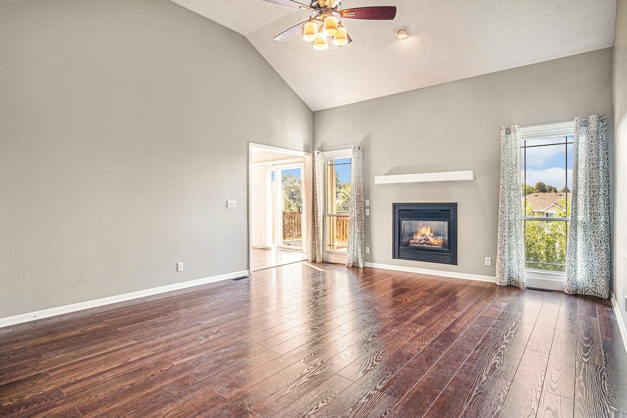 10827 Ellison Ave - Photo 2 of 15