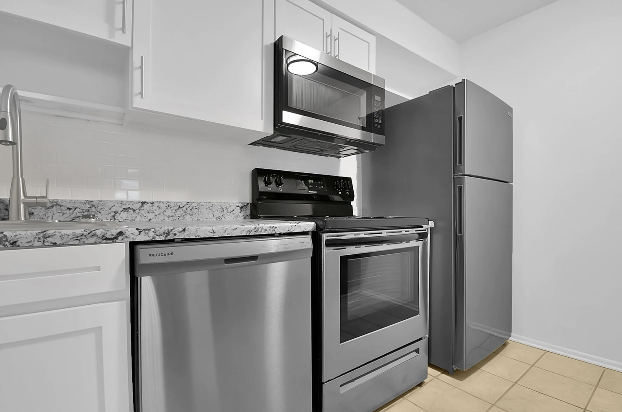 2220 Sw 34th St #11 - Photo 2 of 13