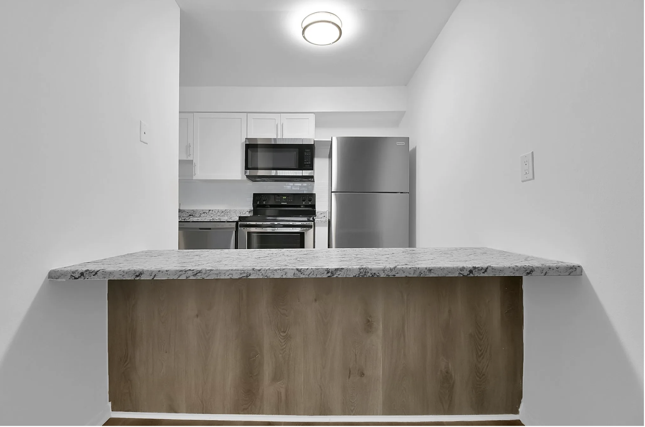 2220 Sw 34th St #11 - Photo 4 of 13