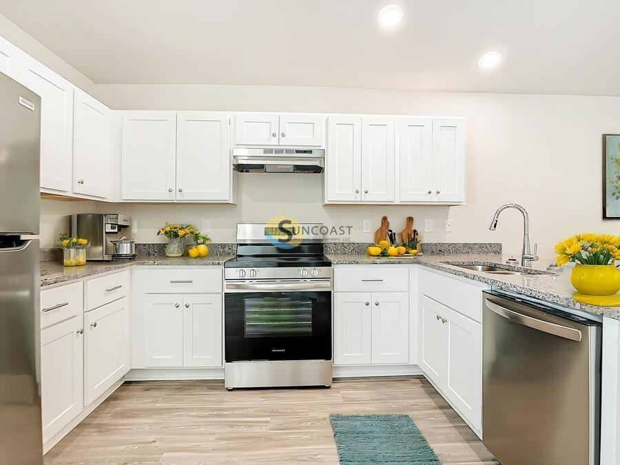 11050 Reims Ave - Photo 5 of 18