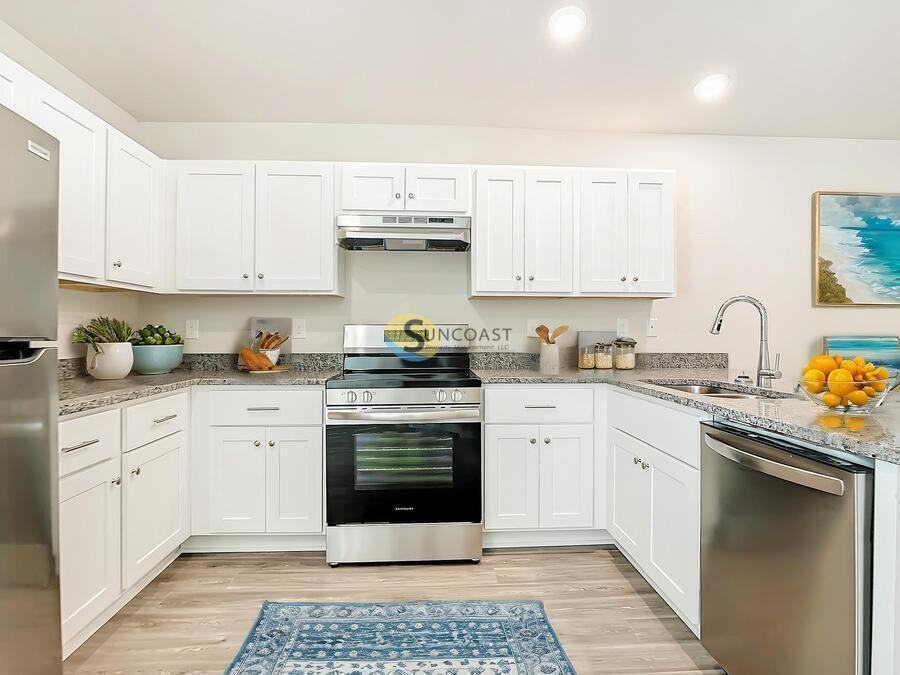 11048 Reims Ave - Photo 4 of 16