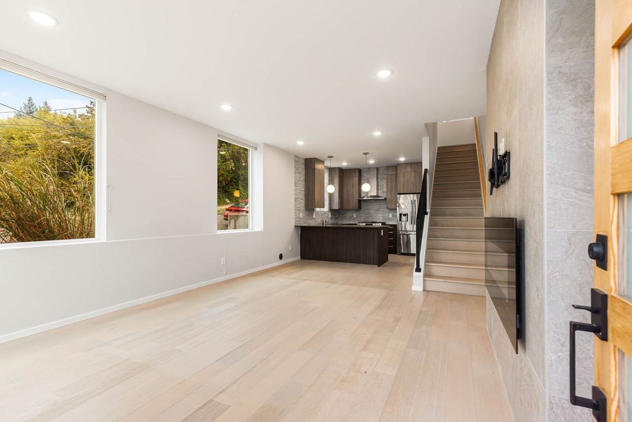 800 29th Ave S - Photo 2 of 18