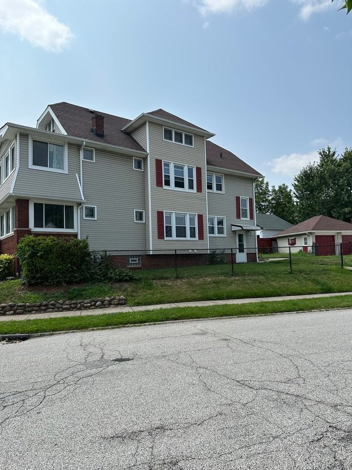 4402 Woodway Ave - Photo 3 of 11