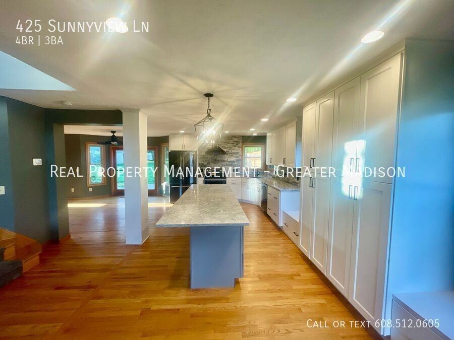 425 Sunnyview Ln - Photo 3 of 32