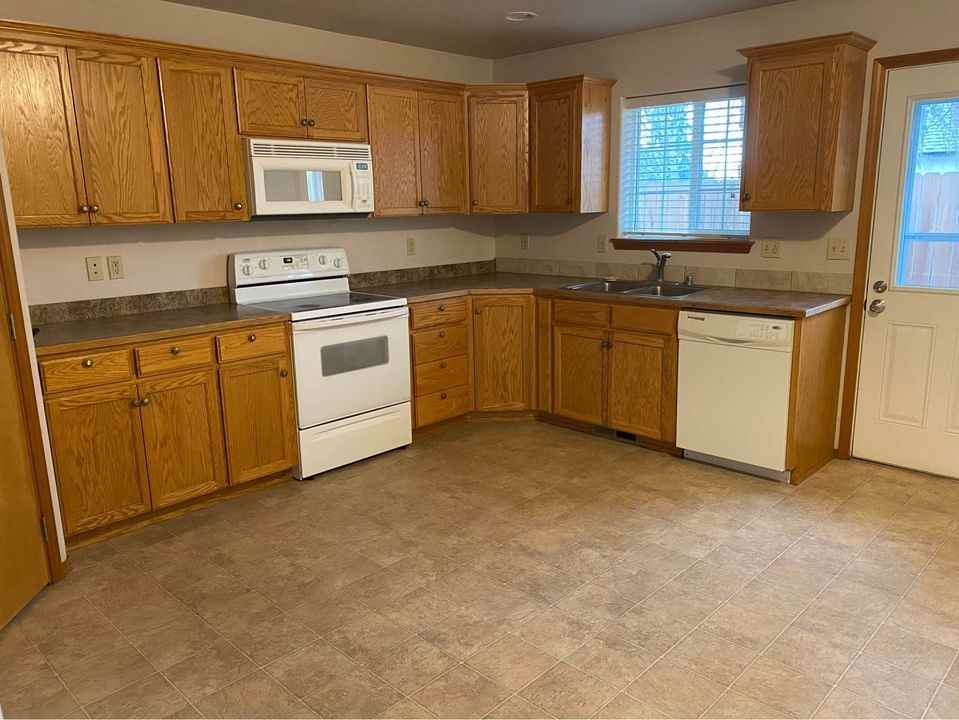 624 Sw 2nd St #624 - Photo 4 of 9