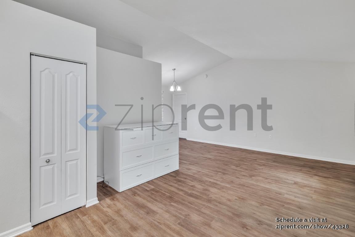 1038 Malletwood Dr - Photo 5 of 32