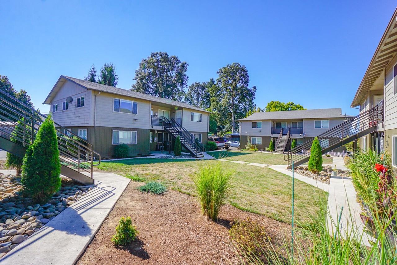 Broadway Apartments - Photo 6 of 12