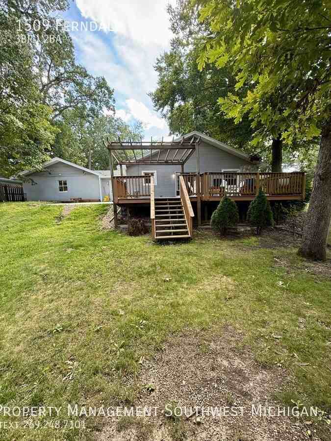 1509 Ferndale Blvd - Photo 3 of 26