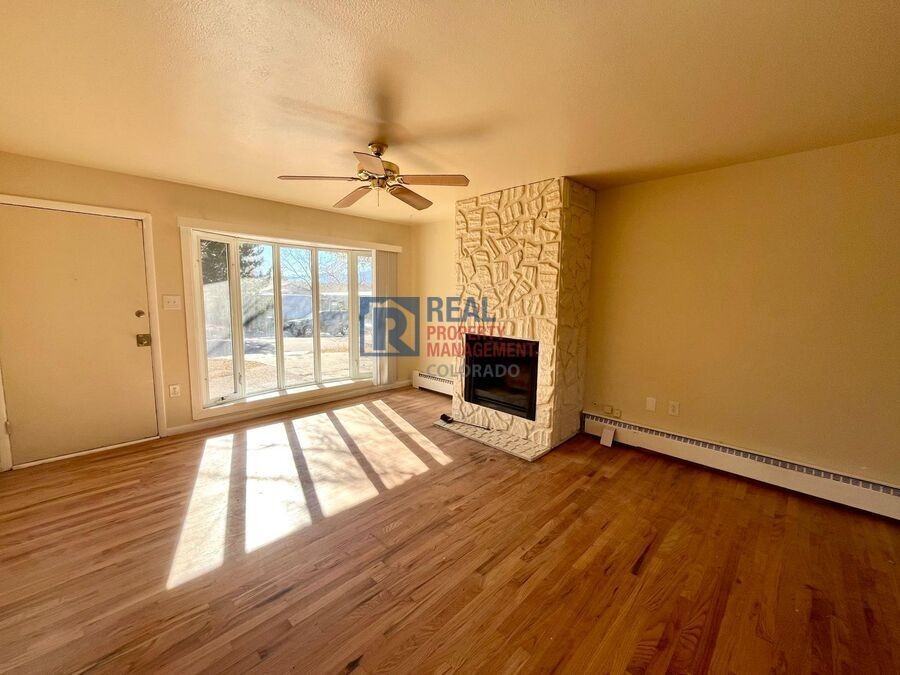 310 Elmwood Dr - Photo 3 of 22