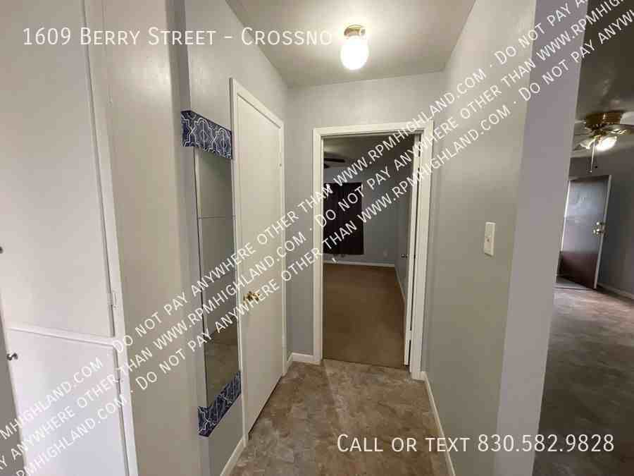 1609 Berry St #9 - Photo 7 of 18