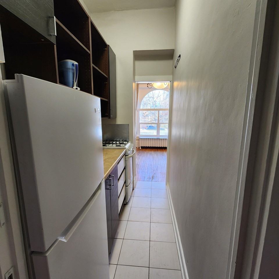 1639 N Ogden St #2 - Photo 3 of 12