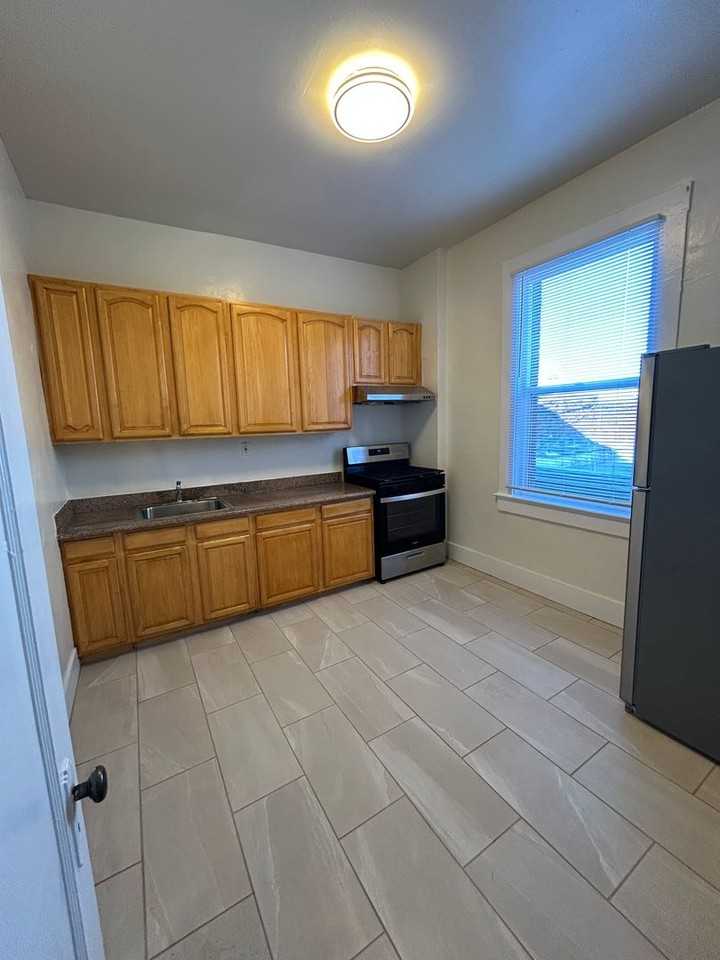 27 Saint Louis Aly #9