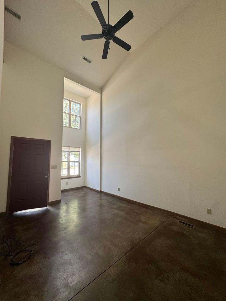 1603 Spiros Dr - Photo 2 of 10