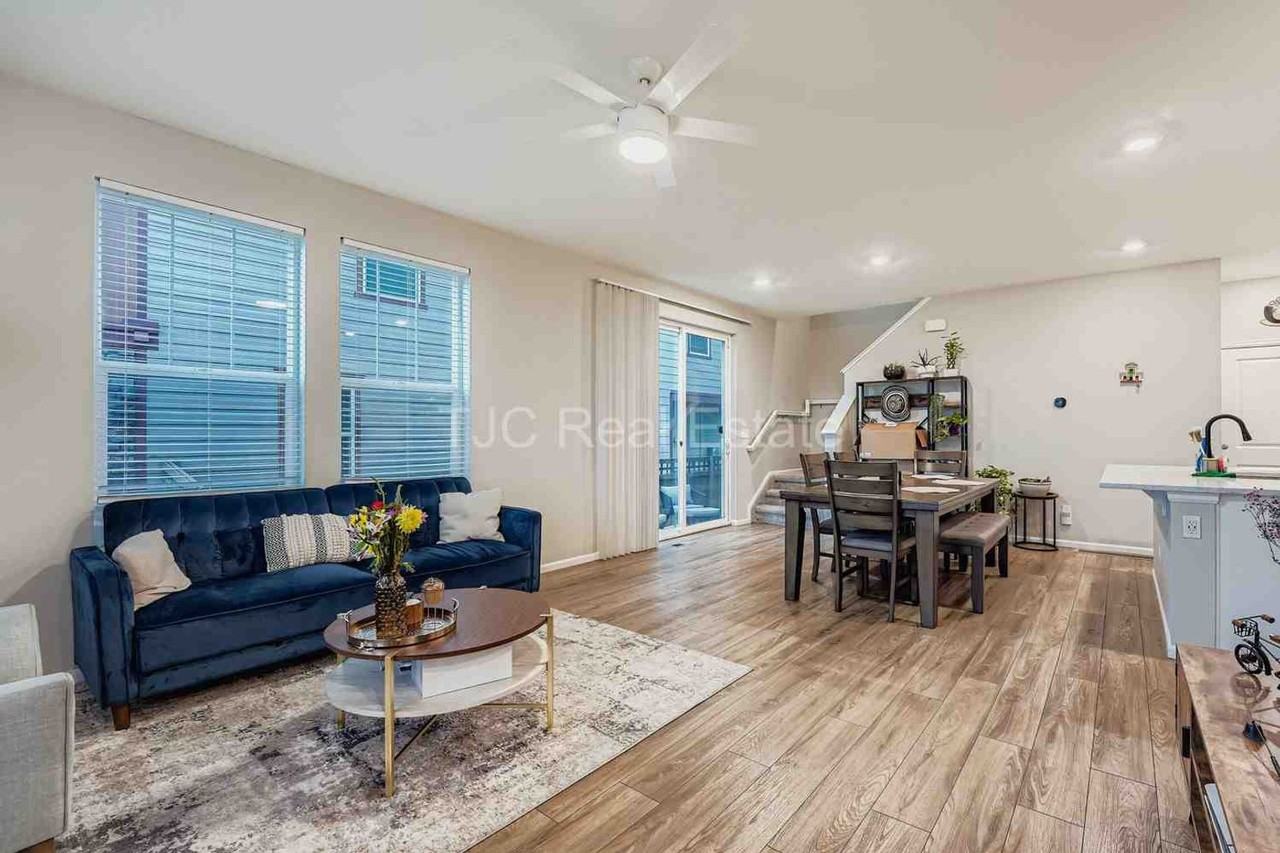 21207 East 59th Place - Photo 4 of 12