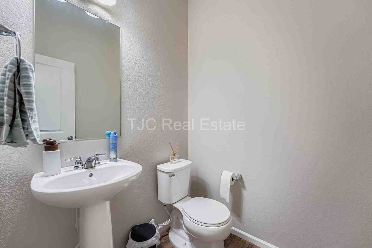 21207 East 59th Place - Photo 5 of 12