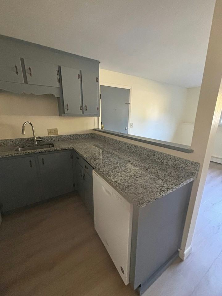 403 Gray Road, Unit E - Photo 3 of 10