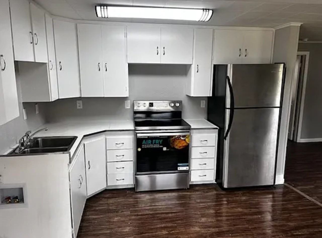 1600 South Oak Avenue - Photo 2 of 14