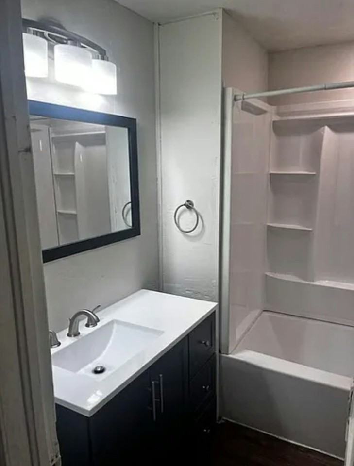 1600 South Oak Avenue - Photo 3 of 14