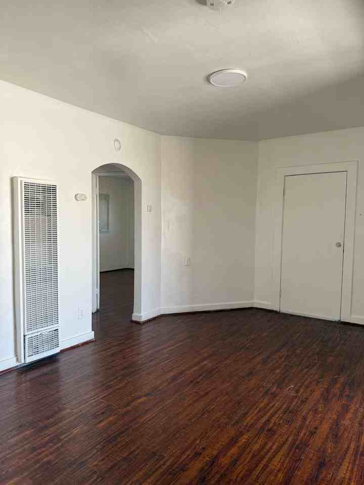 649 W 8th St #B - Photo 6 of 41